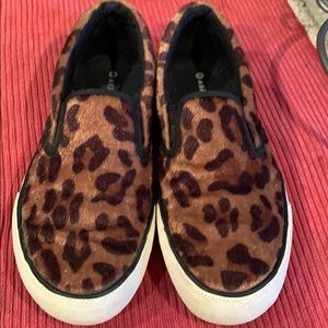 Super cute leopard slip ons